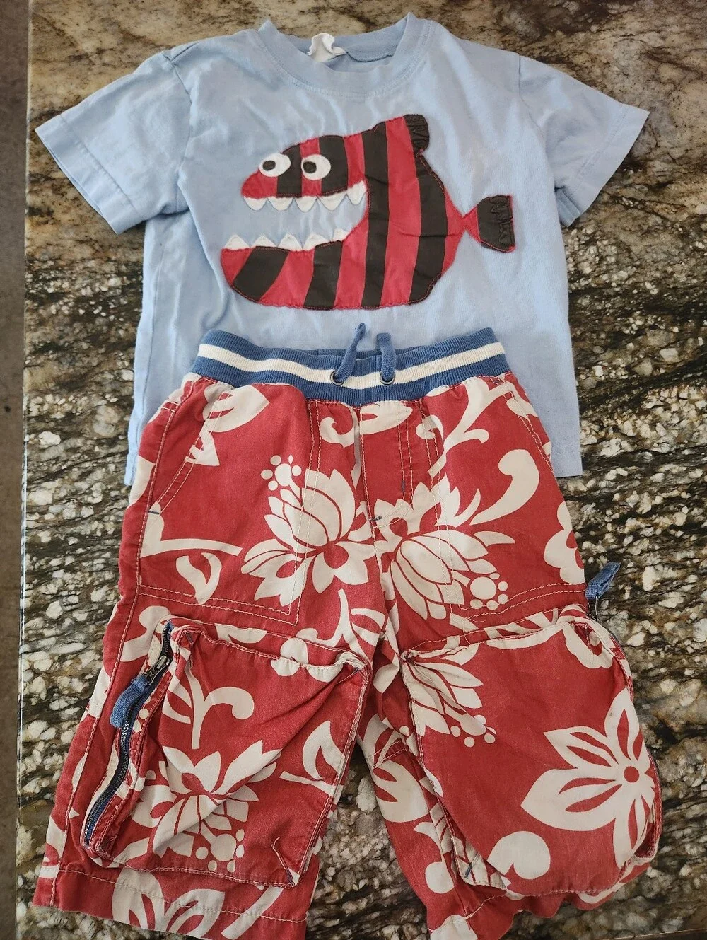 Light Blue Fish Tee with Red Floral Cargo Shorts Sz 3/4